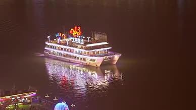 4k实拍城市夜景重庆朝天门夜游邮轮景点船视频的预览图
